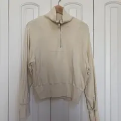 moussy ベージュ ハーフジップ クロップトレーナー