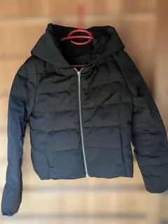 ブラック フード付きダウンジャケット