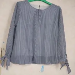 しまむら　ストライプ長袖ブラウス（青と白）