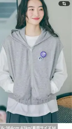 今季美品ニコアンド　缶バッジダブルジップフードベスト