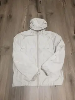 ホワイト ナイロンジャケット フード付き
