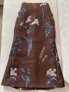 【新品美品】mame kurogouchi 刺繍タイトスカート【タグ付き】のサムネイル