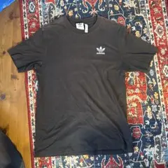 adidas スニーカーグラフィック Tシャツ