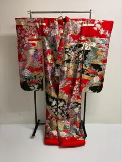 赤色 孔雀と四季の花 色打掛 花嫁衣裳 低身長向け - メルカリ