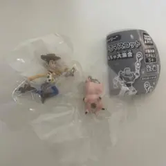 トイストーリー　ゆらゆらつながるマスコット　ウッディ　ハム