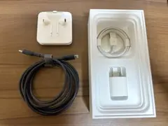 Lightningケーブル、EarPods(有線)、USBアダプタ