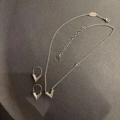 LOUIS VUITTON エセンシャルV ネックレス ピアス セットのサムネイル