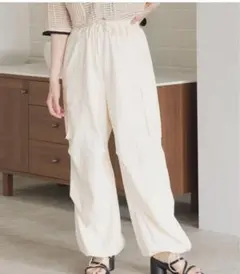 Kastane 裾ドロストカーゴパンツ アイボリーのサムネイル