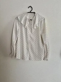 ドット柄フリル襟長袖ブラウス