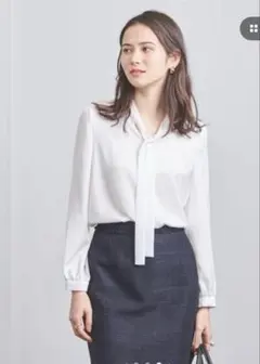 美品 ユナイテッドアローズ サテンボウタイブラウス ホワイトのサムネイル