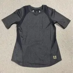 Under Armour ダークグレー トップス