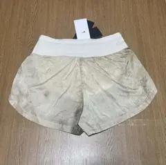 軽量ベージュ二色使いショートパンツ