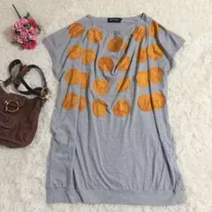 gomme ゴム　半袖ドット柄カットソーワンピース グレー×オレンジ　TシャツMのサムネイル