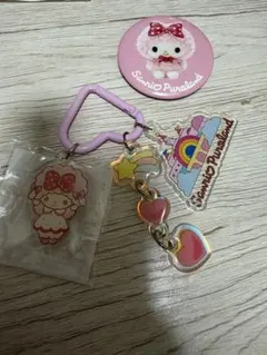 サンリオピューロランド アクリルキーホルダー 缶バッジセット ピアノちゃん