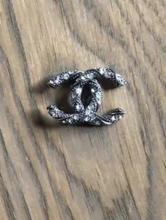 ─*─様 CHANEL ロゴデザイン メタルピアス