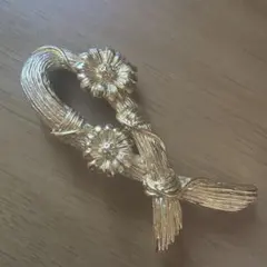 OZAKI 花とリボン ゴールドブローチ　KENZOのサムネイル