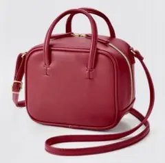 GUの赤いショルダーバッグ