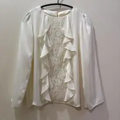 アイボリー フリル付きレースブラウス 長袖anatelier 未使用のサムネイル