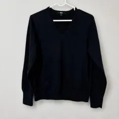 UNIQLO 黒薄手セーター　Mサイズ　Ｖネック