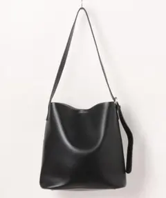 【中古品】LA VORAGINE　縦型バケツシルエットショルダー　ブラック