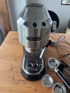 新品未使用】DeLonghiエスプレッソ・カプチーノメーカーレッドEC680R