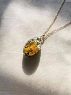 No.5 金鳳花(きんぽうげ)のアンティーク風ネックレス オーバル型①