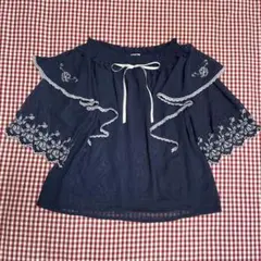 美品　axesfemmeアクシーズ ネイビー フリル刺繍リボン五分袖ブラウス