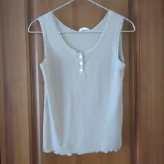 リブ編みベージュタンクトップ