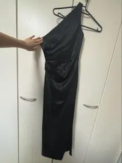 ブラックドレス　ワンショルダー