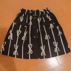 BeBe（Petits Pois Vert） ブラックリボン柄スカート 120