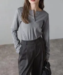 ボンジュールサガン　前後2WAYラメリブヘンリーネックプルオーバー　グレー