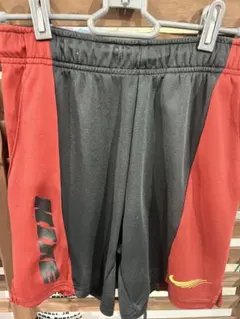 Nike Dri-FIT 半ズボン S 赤/黒　キッズサイズ