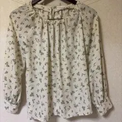 アースミュージックアンドエコロジー　花柄ブラウス