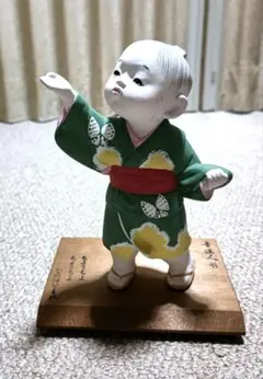 【日本人形】 緑色の着物 蝶模様 童謡人形⭐️