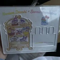 ローソン　アクリルスマホスタンド　なにわ男子　サンリオ