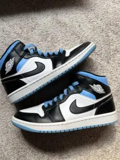 Nike Air Jordan 1 Mid University