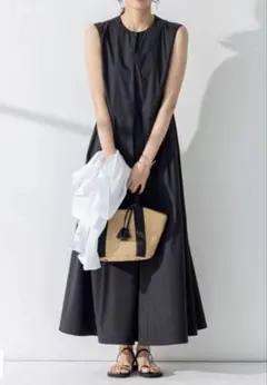 23区CLASSY.コラボ洗えるノースリーブワンピースのサムネイル