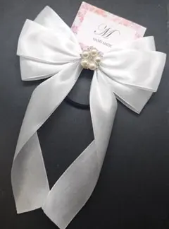 子どもキッズヘアゴムハンドメイド　セレモニー足付きリボン　ホワイト　花パール