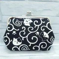 ハンドメイド　がま口ポーチ　　からくさ猫　黒　ドビー織り　和柄