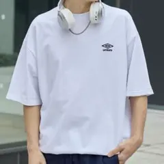 UMBRO/アンブロ 別注 ロゴ刺繍 ドロスト バックプリント半袖Tシャツ