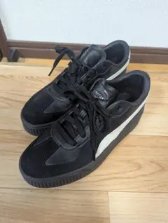 PUMA ブラック/ホワイト スニーカー