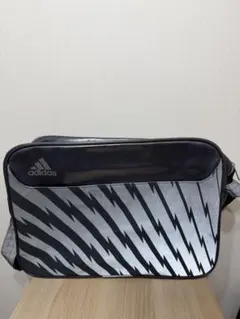 adidas エナメルバッグ ショルダーバッグのサムネイル