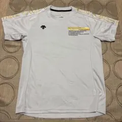 ライトグレー シャツ スポーツウェア