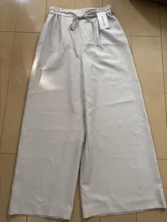 新品タグ付きナチュラルビューティーベーシック　ワイドパンツM