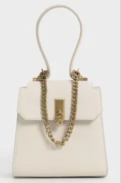 CHARLES & KEITH ロケットチェーンリンクトラペーズバック