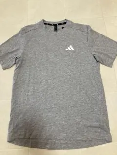 adidas グレー Tシャツ