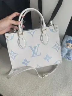 Lo ⌄̈⃝uis Vu ⌄̈⃝ittonミニショルダーバッグ ホワイト・ブルー