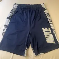 Nike DRI-FIT ネイビー半ズボン