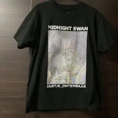 ミッドナイトスワン　「JANTJE_ONTEMBAAR」コラボTシャツ 駿河屋 -<中古>MIDNIGHTSWAN×JANTJE_ONTEMBAAR コラボTシャツ ブラック