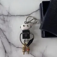 い*の様 PRADA ロゴ プレート キーホルダー チャーム エドワード